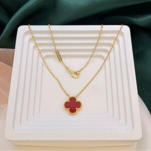 Clover necklace